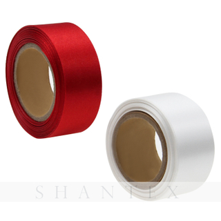 Dekorative 100% Polyester einfarbig 10-1620 mm Single / Double Faced Satin Weihnachten Ribbon Tape